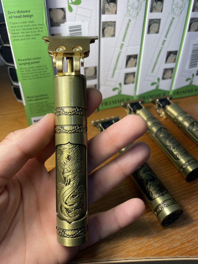 Máquina em Metal de cortar cabelo e fazer barba
