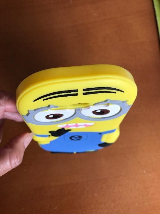 Capa em Silicone Minion+capa transparente dourada para Samsung J5 201