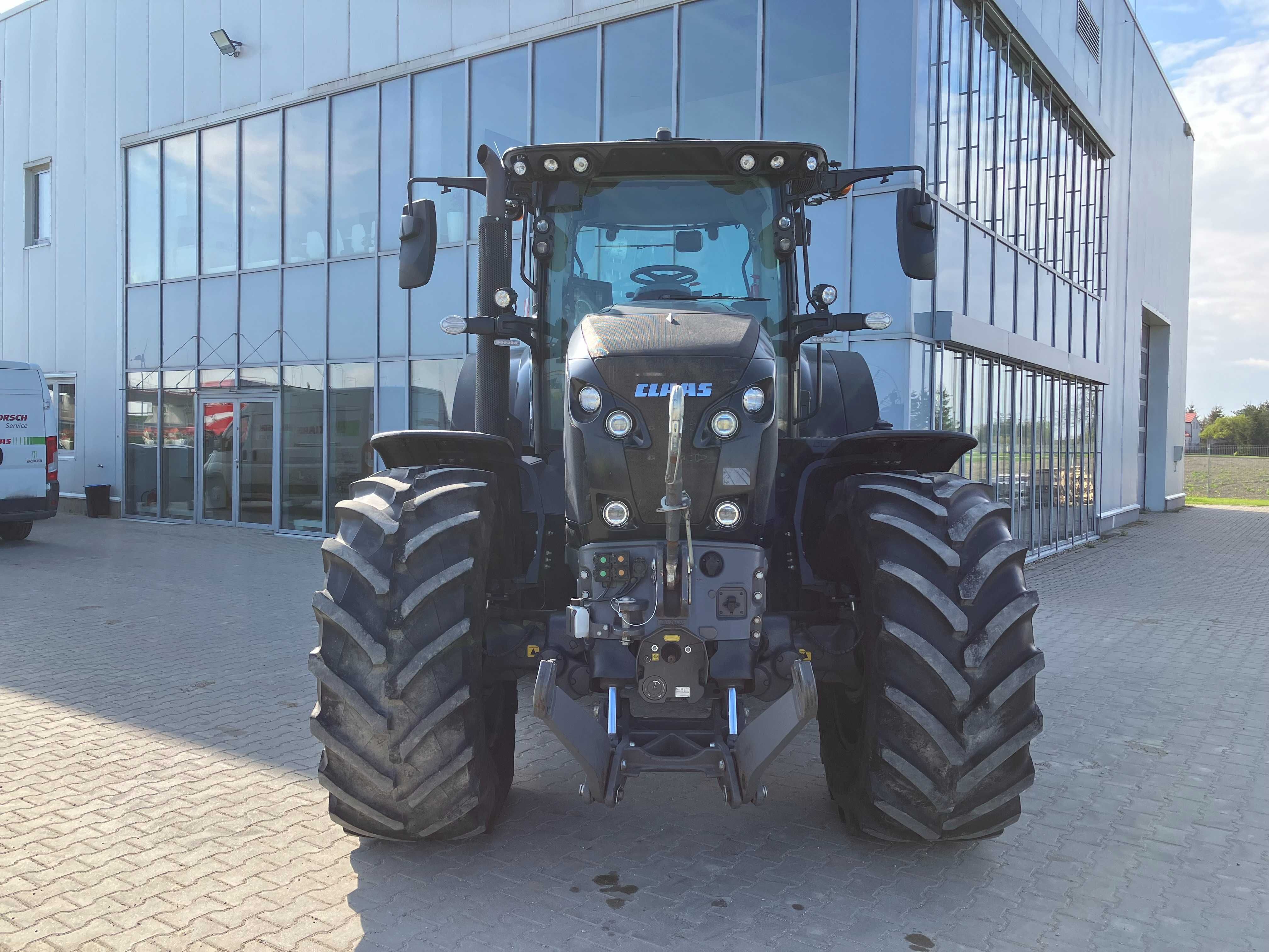 Трактор Claas Axion 830