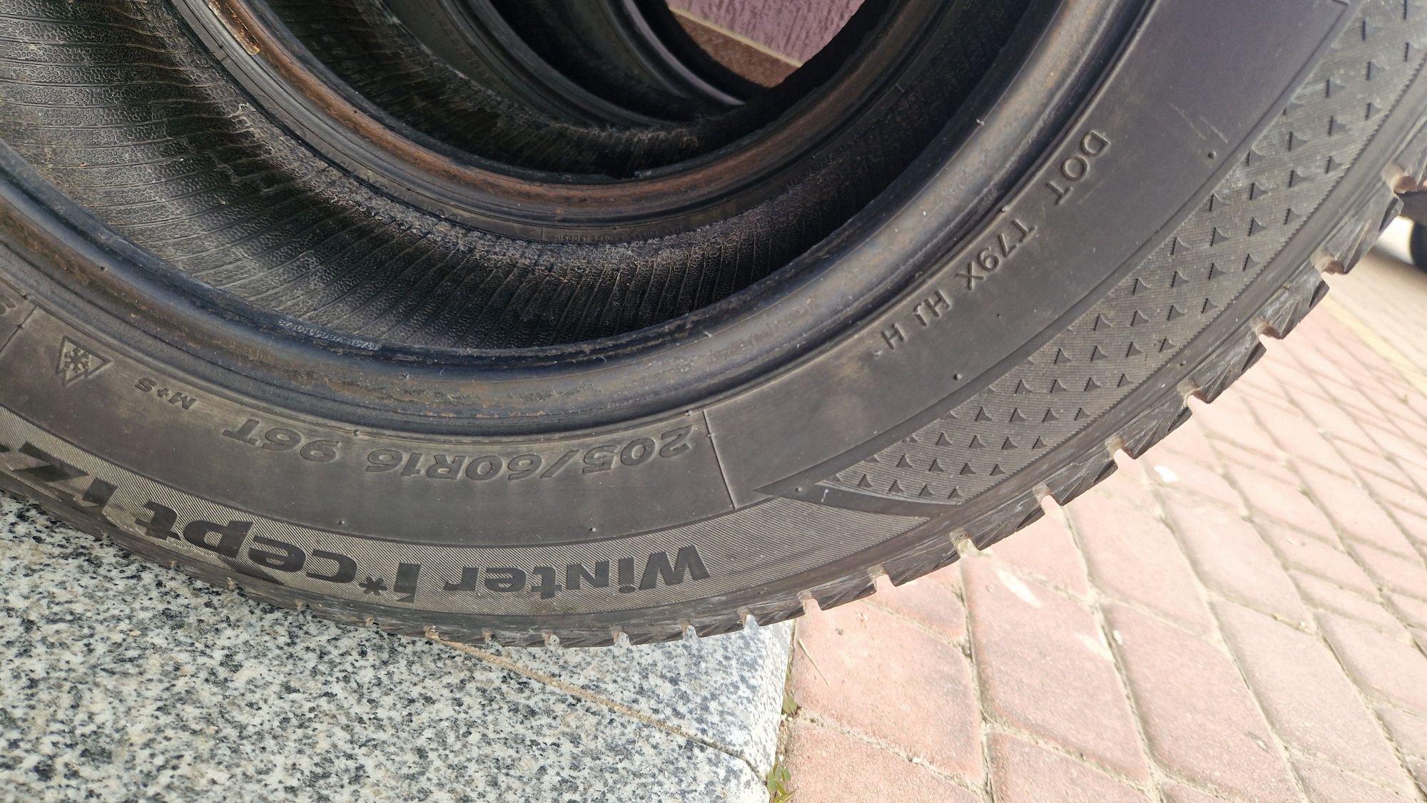 Зимня резина Hankook 205/60 R16
