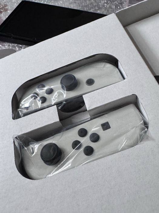 Nintendo Switch Oled 32GB + 128GB + Akcesoria