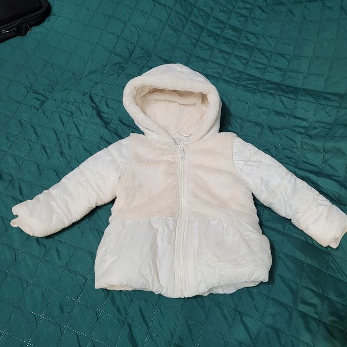 Prześliczna biała kurtka zimowa dla dziewczynki 18 miesięcy