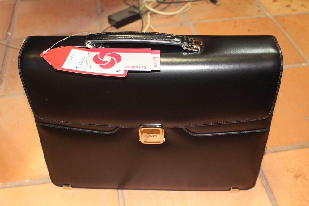 Pasta de executivo Samsonite por estrear