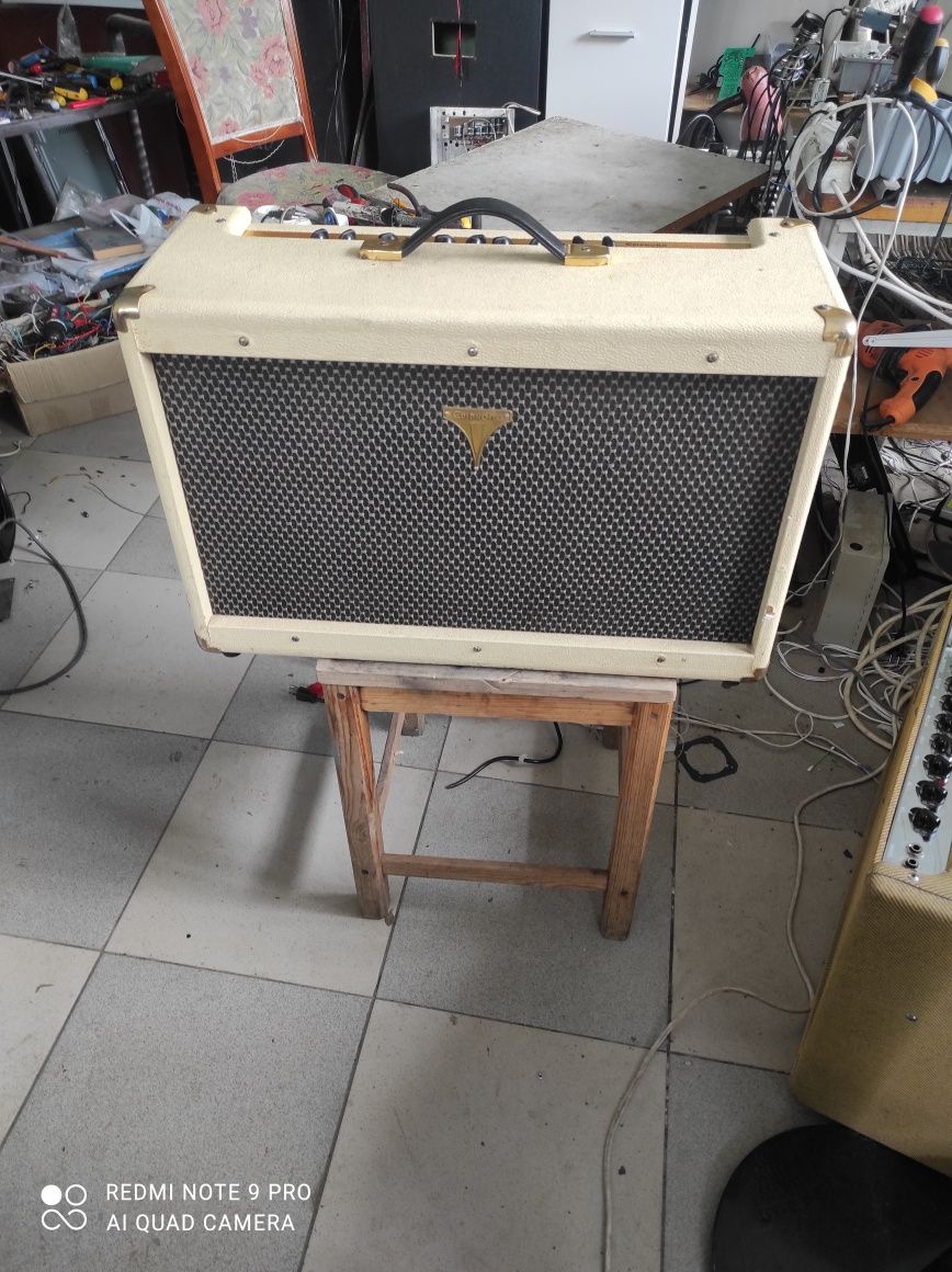 Комбо усилитель для акустической гитары Epiphone.