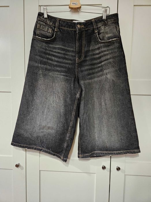 Spodenki z szeroką nogawką za kolano Bershka