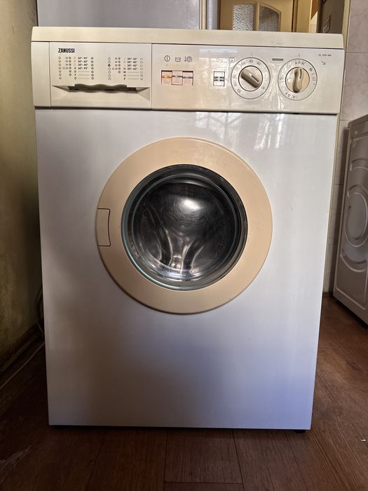 Пральна машинка Zanussi