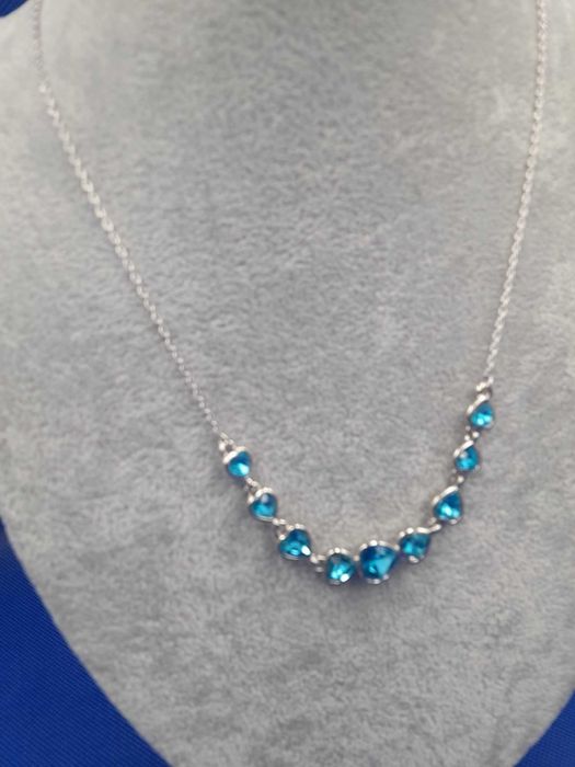 nowy  naszyjniczek z błękitnymi cyrkoniami