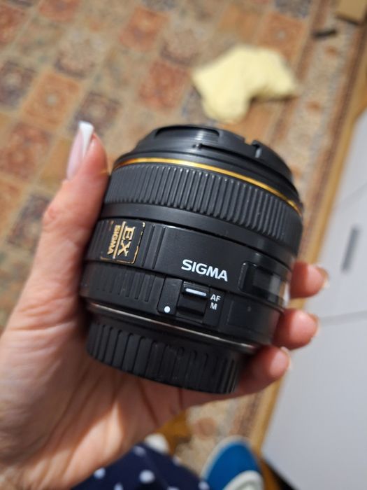 Об'єктив  Sigma AF 30mm f/1.4 EX