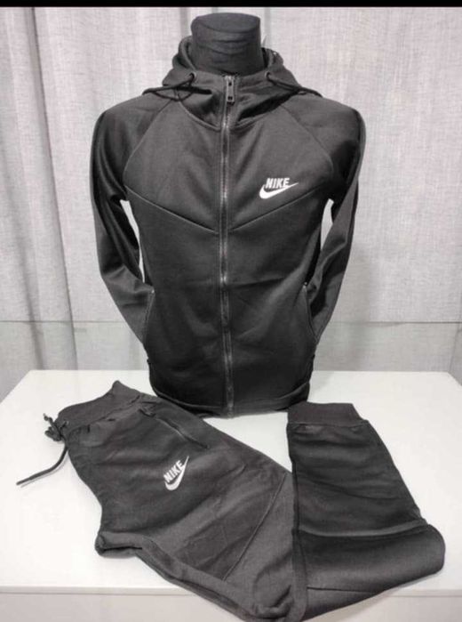 Fato de treino desportivo com fecho nos bolsos