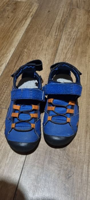 Sandały Geox 35 z krytymi palcami