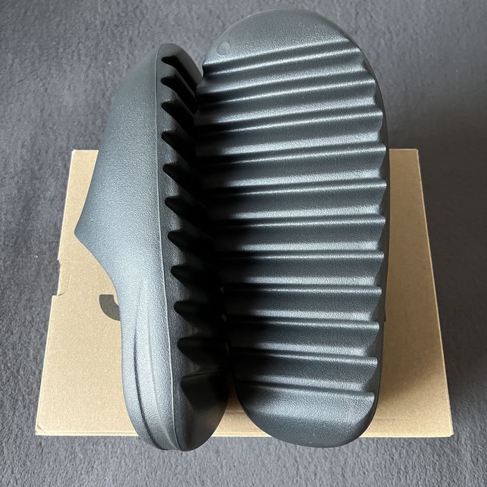 Yeezy Slide Onyx - rozmiar 44,5 i rownież 42-46