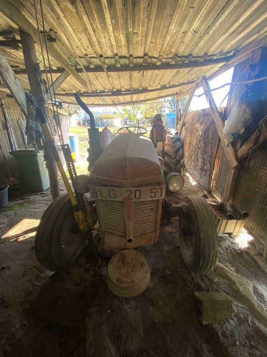 Trator ferguson com documentos