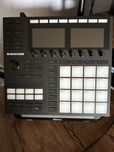 NI Maschine mk3 z dodatkowymi rozszerzeniami
