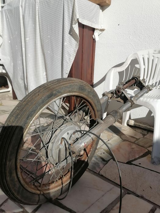 Jante antiga com bainhas e travão de tambor