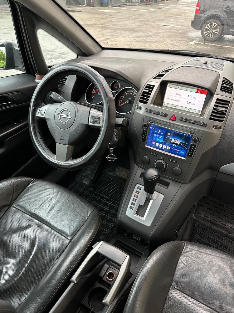 Чорний Opel Zafira 2006