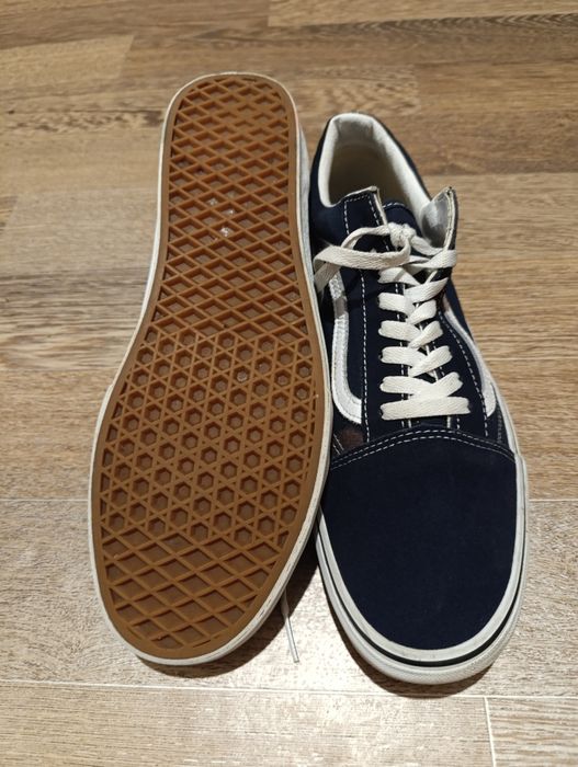 Кеди, кросівки, мокасіни, тапки.