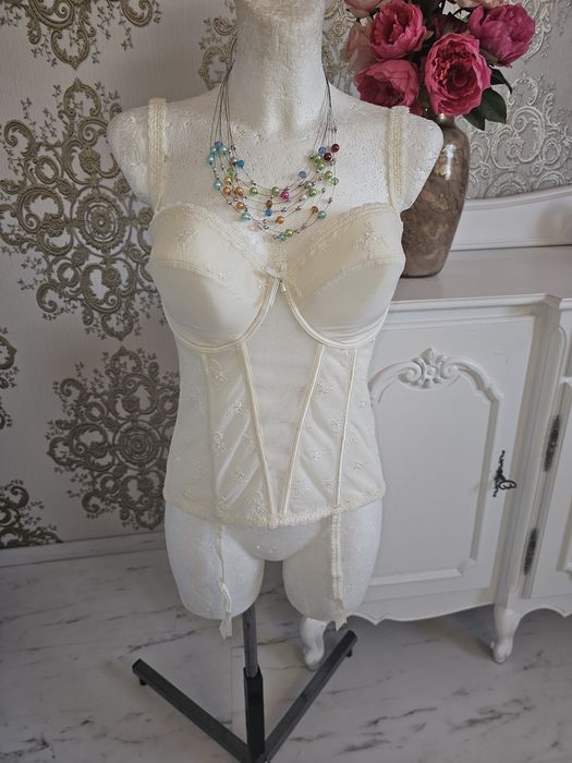 Gorset do pończoch w kolorze kości słoniowej rozm 75F Marie Lingerie