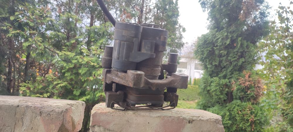 Супорт задній правий Гольф 7 електро супорт з електромотором Golf 7