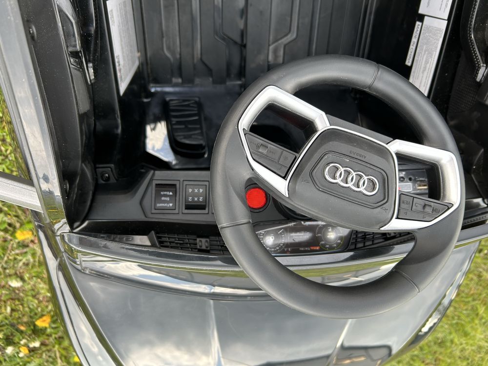 Auto na akumulator Audi e-tron 4x4 180 Watt Skóra Koła EVA Czarny
