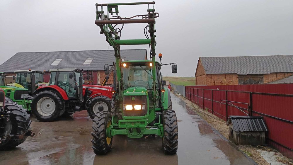 Ciągnik John Deere 6130 z ładowaczem John Deere