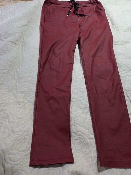 Włoskie woskowane spodnie burgundowe w kolorze wina wiązane casual
