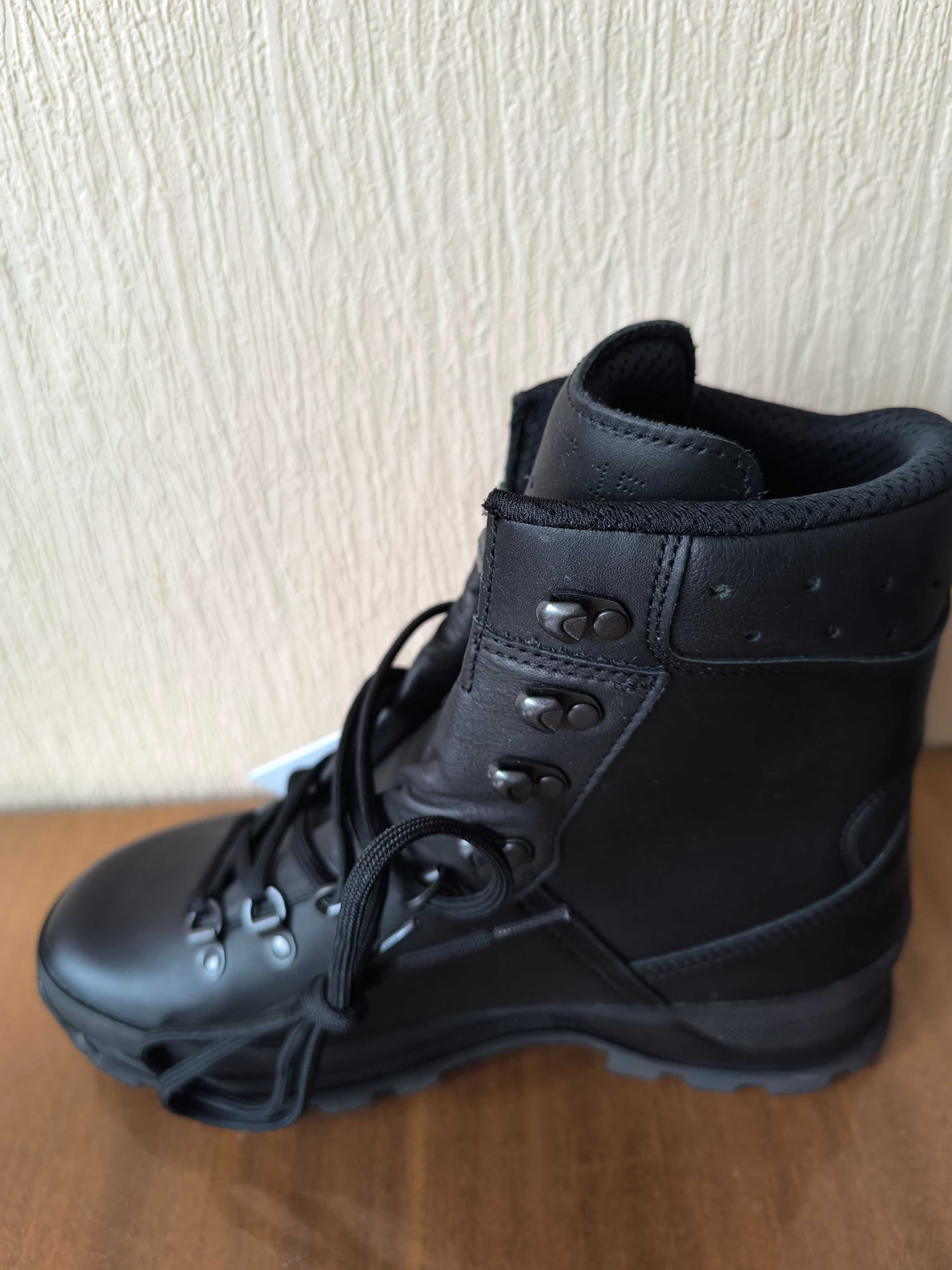 Buty Lowa Mountain Boot GTX czarne rozm. EU 43,5