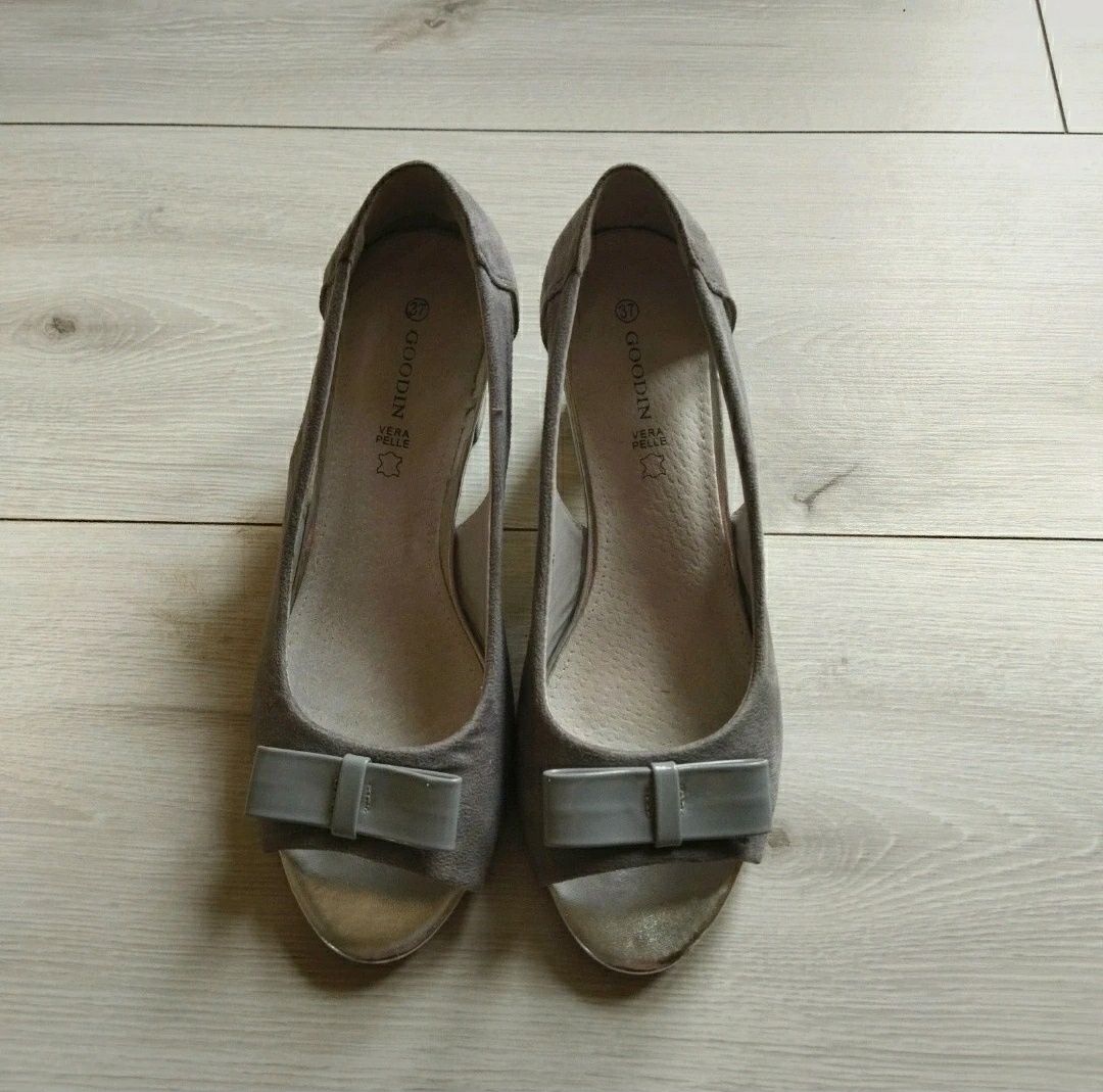 Buty, czółenka na obcasie