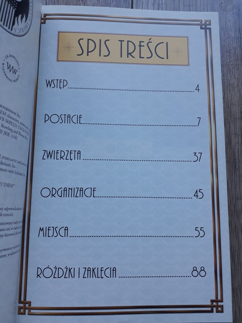 Książka Fantastyczne zwierzęta i jak je znaleźć Przewodnik po filmie