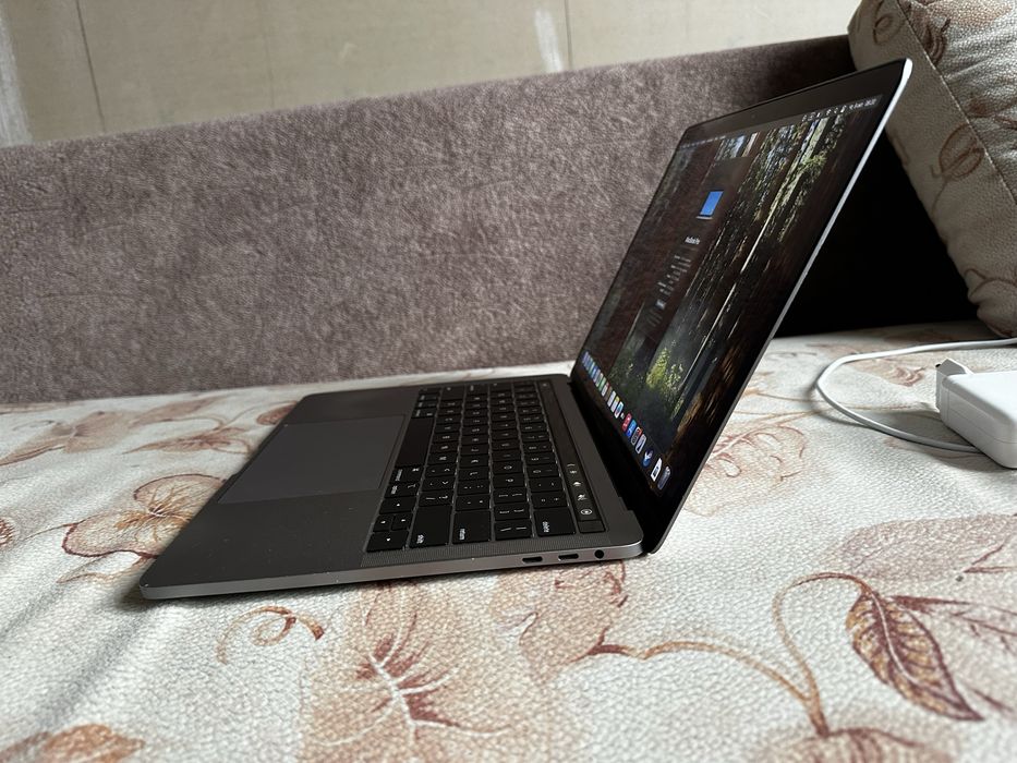 Macbook 13 2019 16/256 TouchBar обмен