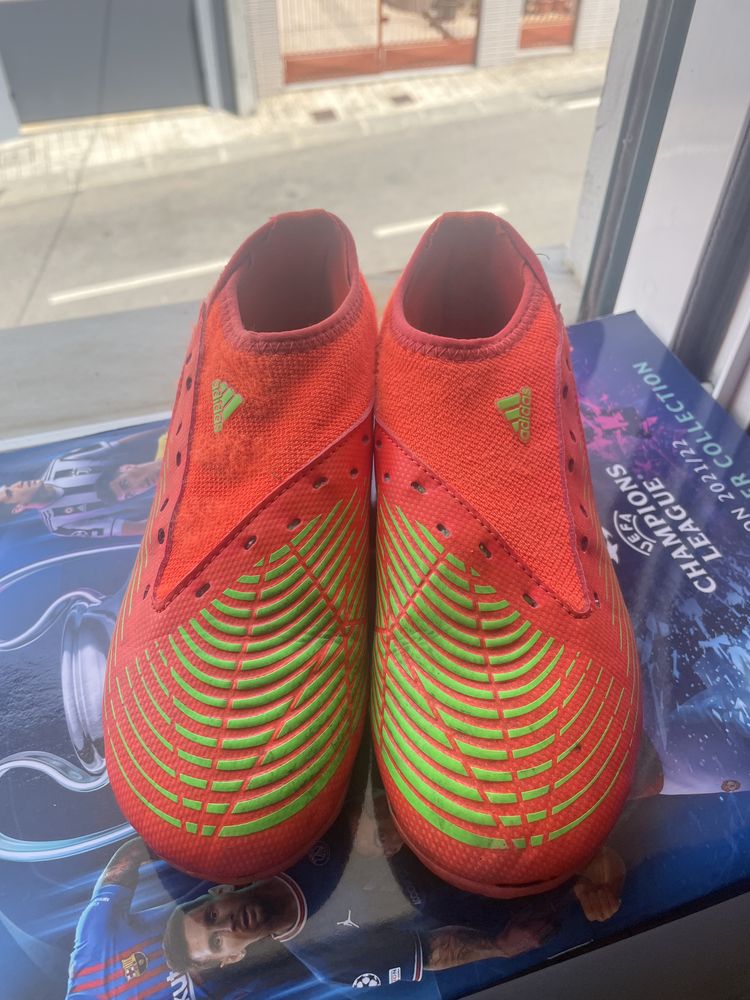 Chuteiras adidas tamanho 33
