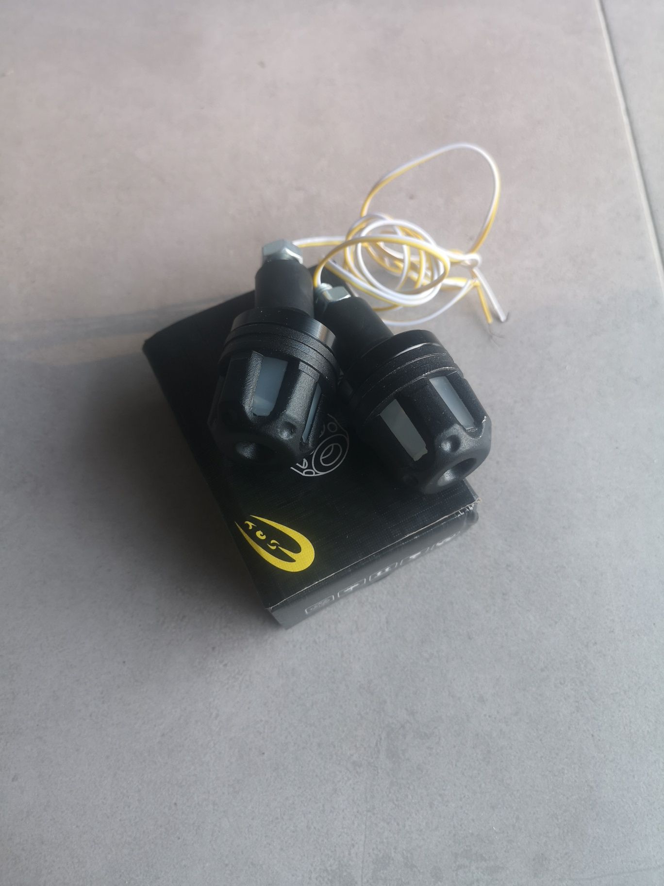 Kierunkowskazy motocyklowe LED w kierownice 12v