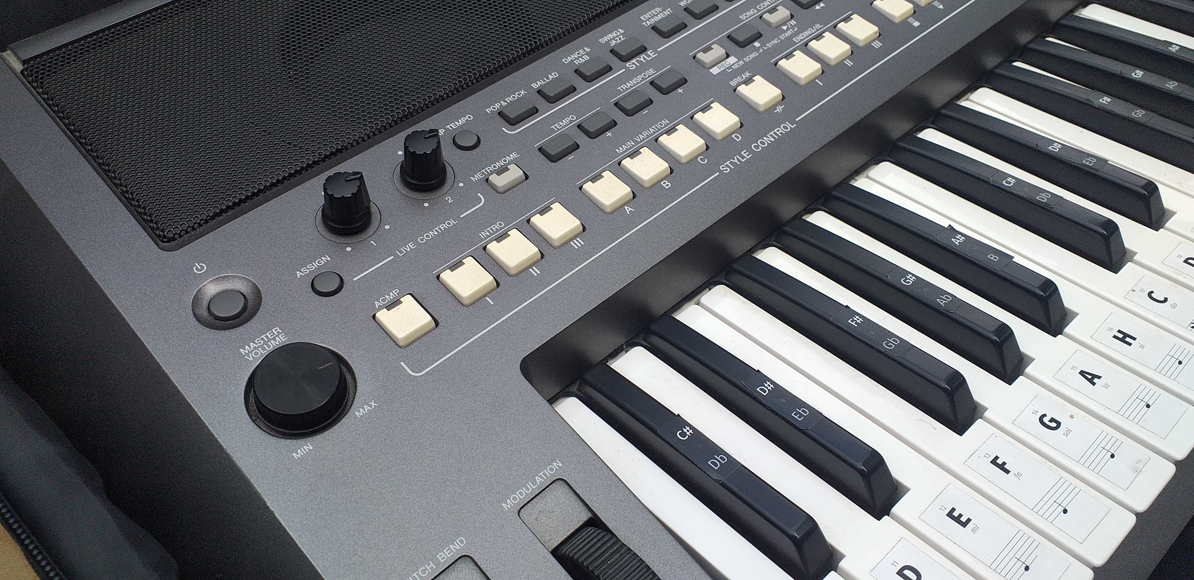 Yamaha psr s670 ..