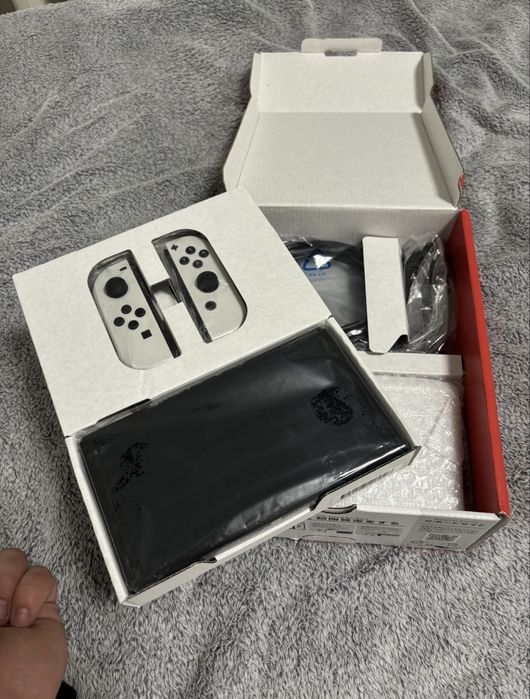 Nintendo switch oled white