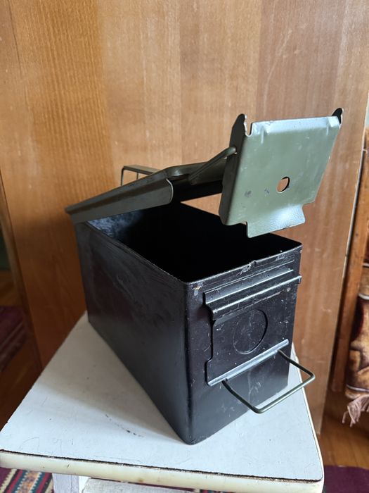 Металевий ящик для інструментів