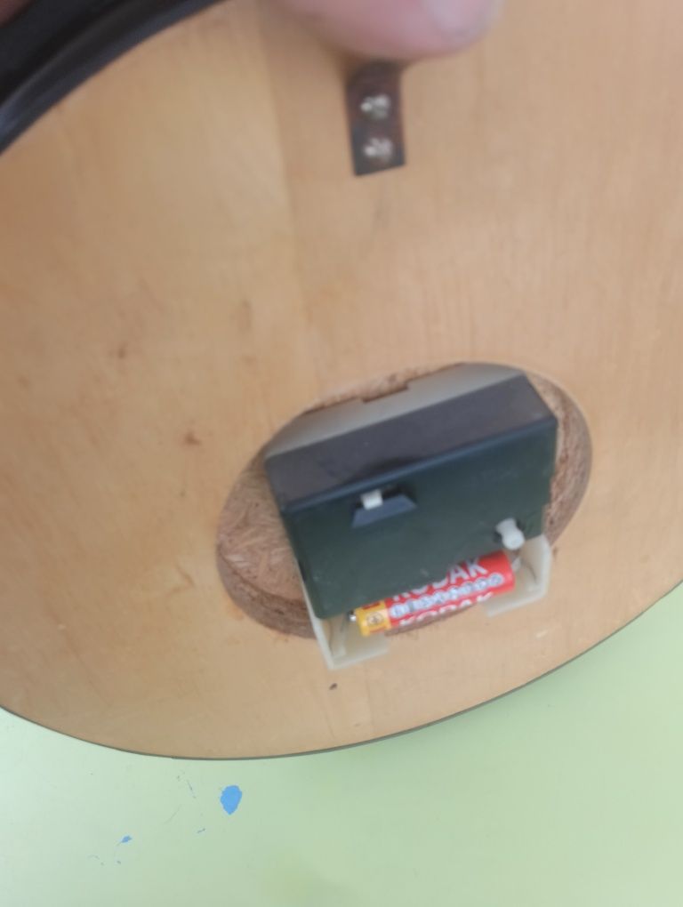 Radziecki zegar ścienny Jantar