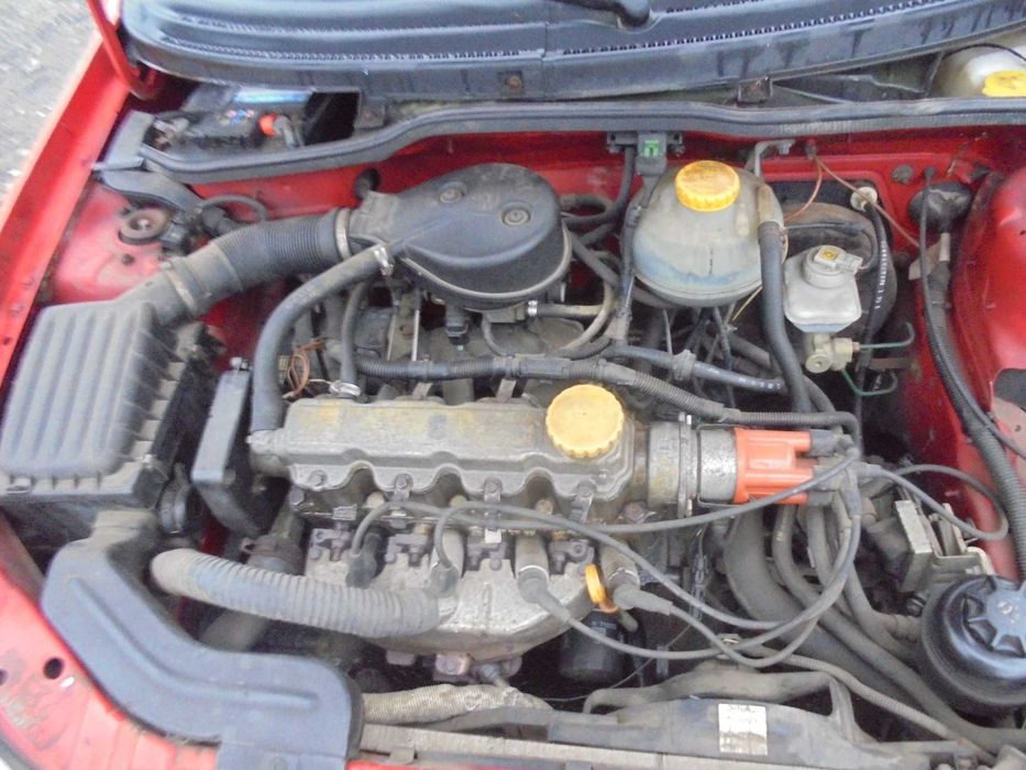 Opel Corsa B 1.4 benzyna 8 zaworowy kolor czerwony  na części