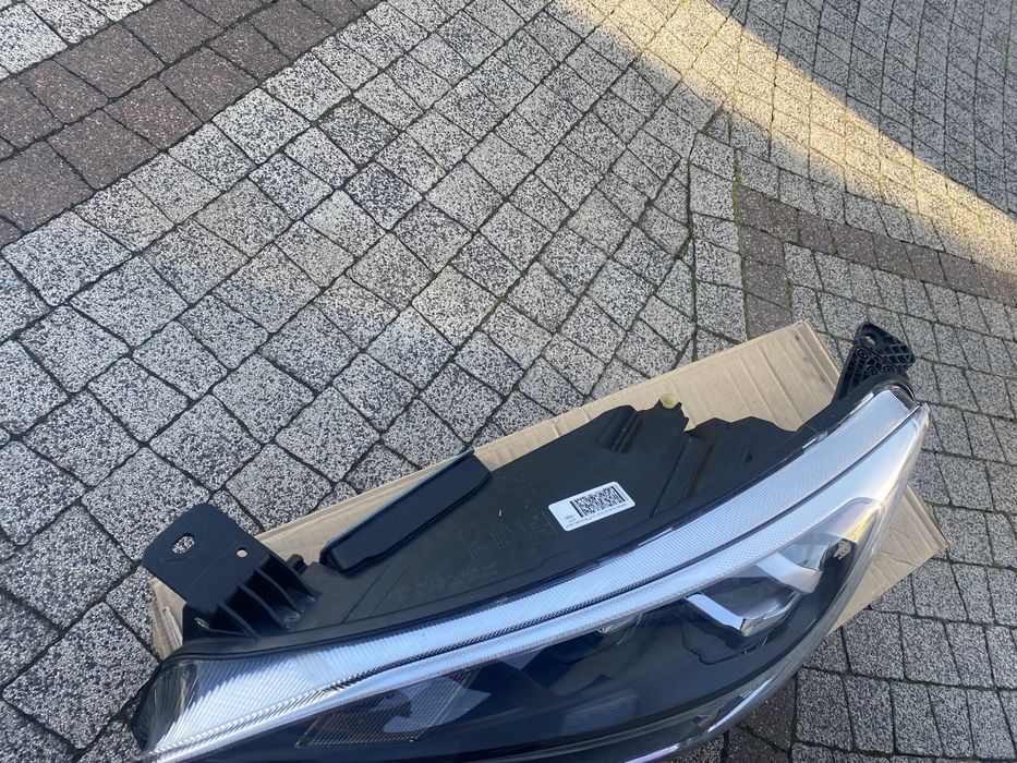 Lewa lampa full leed ford focus mk 4