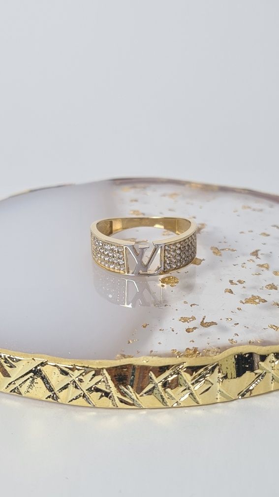 Złoty pierścionek LV wąska obrączka z białą cyrkonią Louis Vuitton