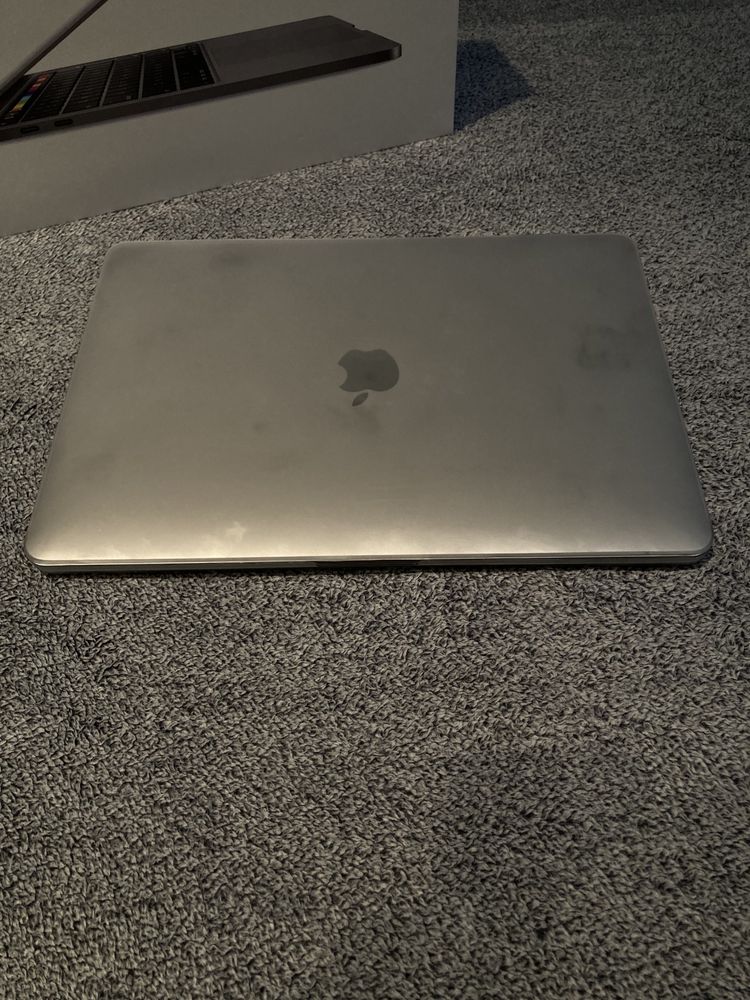 Apple MacBook Pro 2020 13,3 cali 8gb RAM/256gb SSD I5 *GRATIS ETUI*