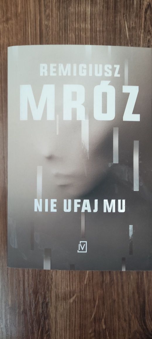 Nie ufaj mu Remigiusz Mróz