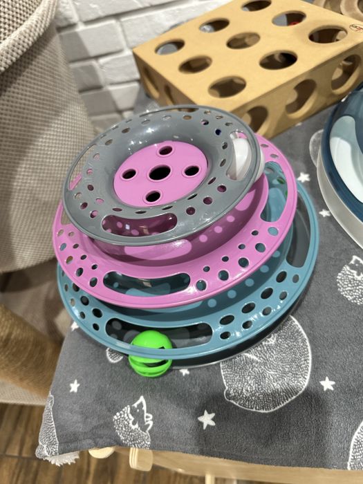 Zestaw zabawek legowisko oraz mata wechowa dla kociaka kota