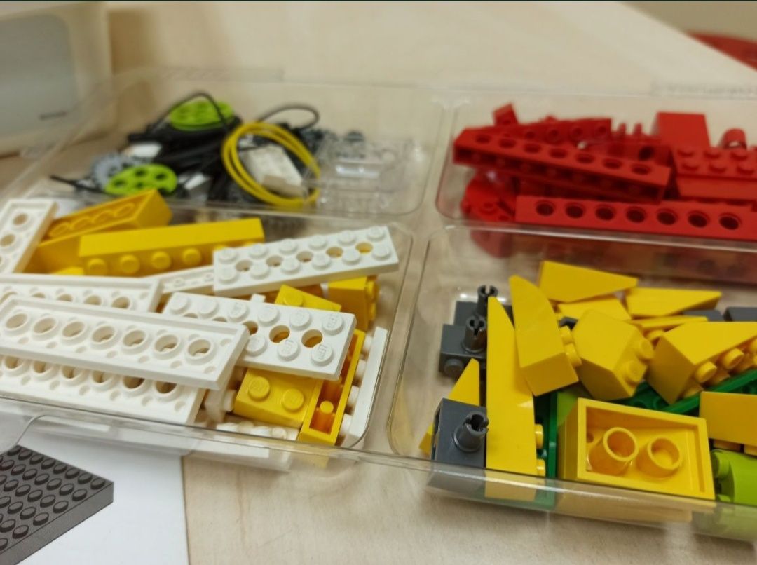 Оригинал. набор Lego Wedo 9580 без хаба.
Конструктор в полной комплект