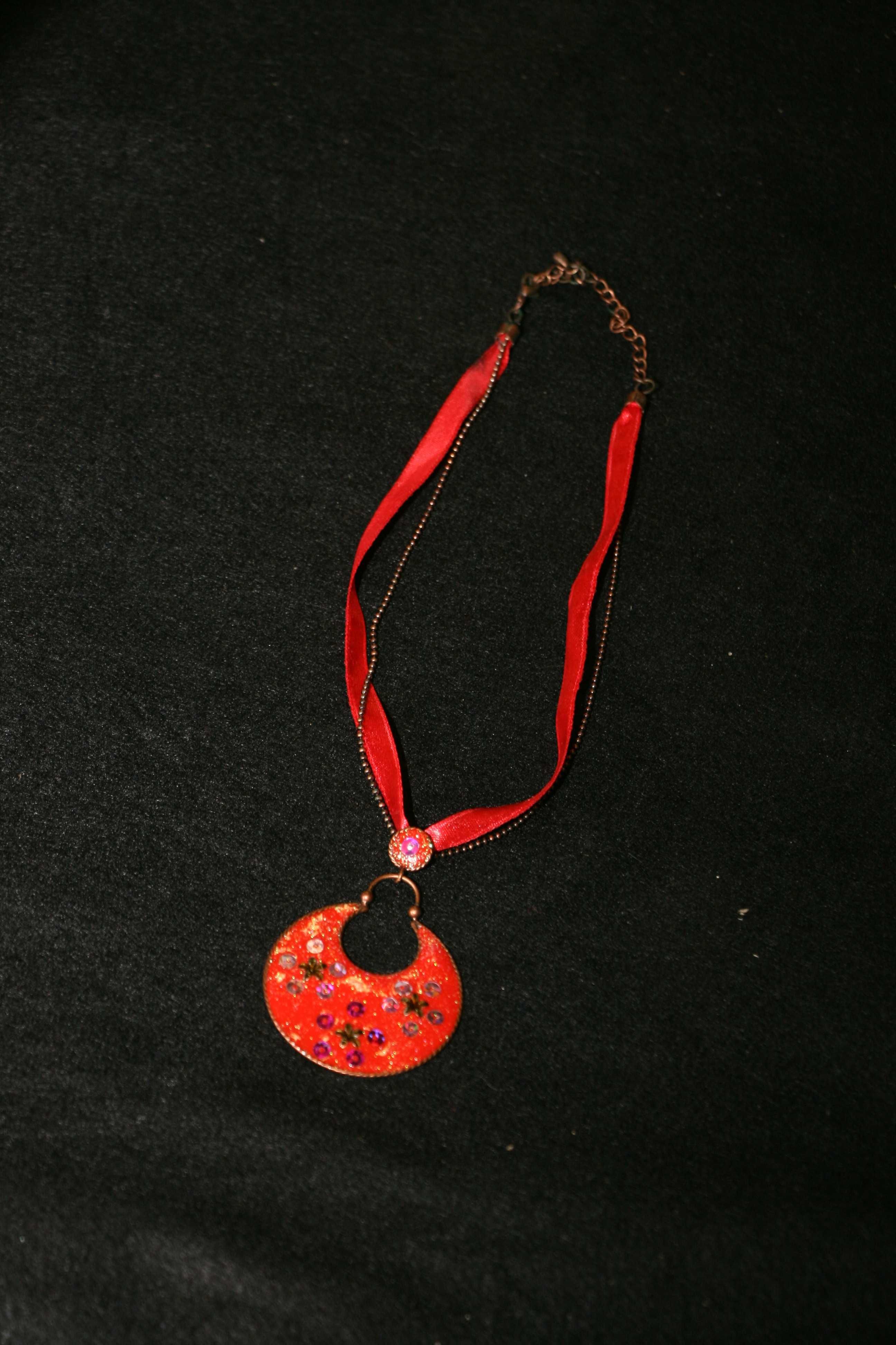 Colar Vermelho c/ Pendente Handmade