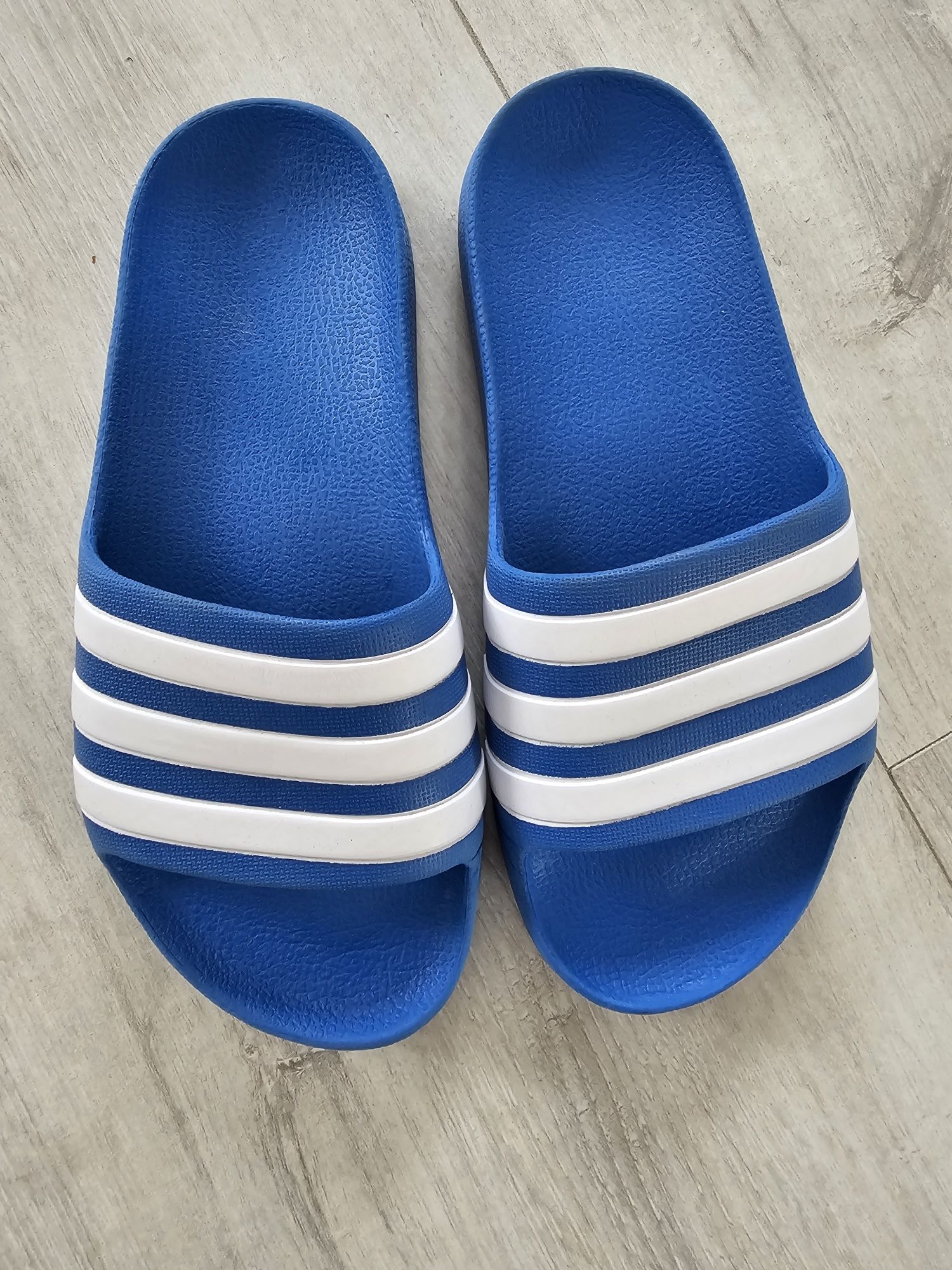 Klapki basenowe Adidas 34