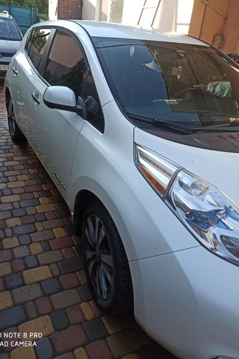 Продам автомобіль Nissan leaf