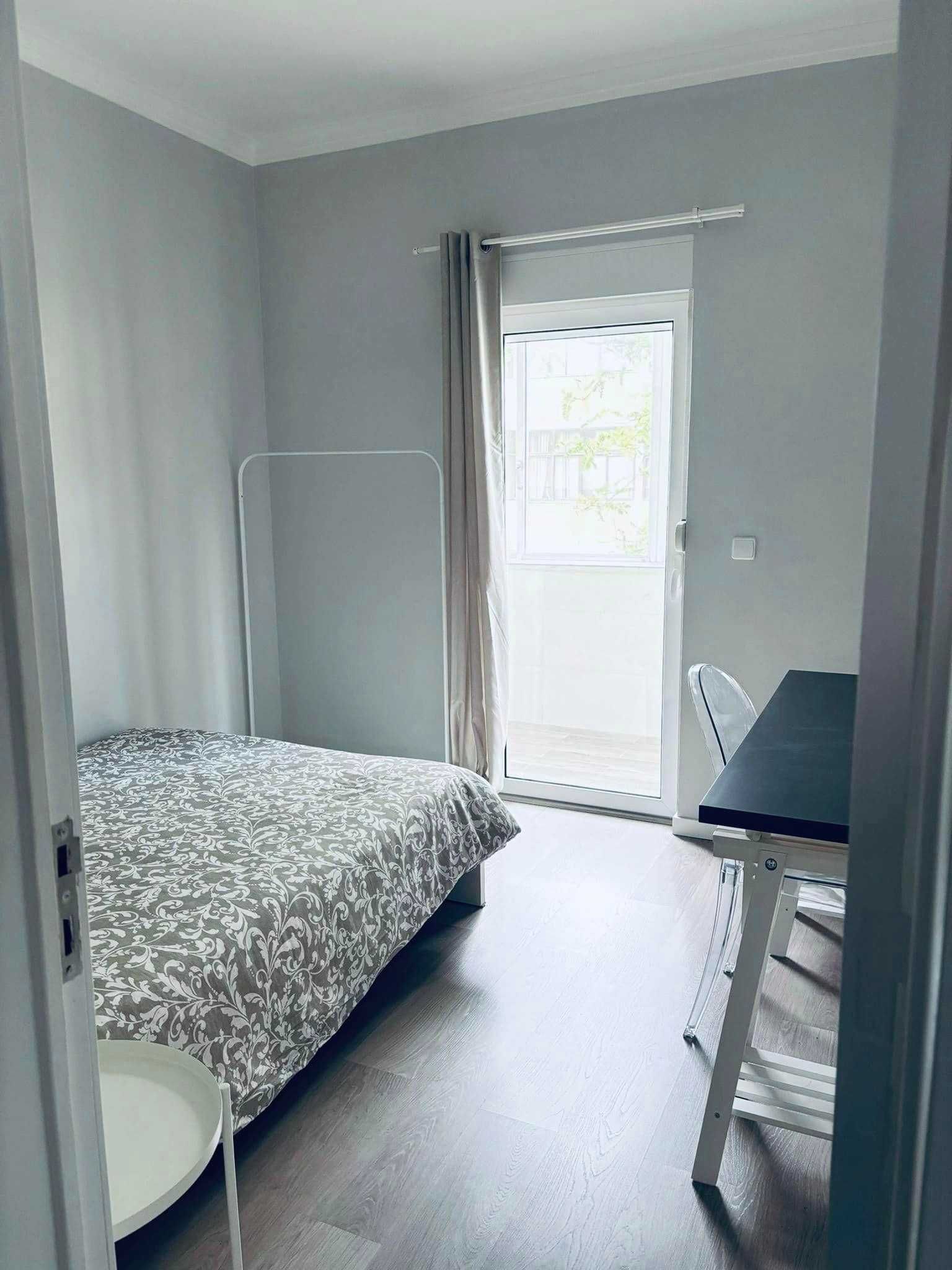 Quarto (solteiro com cama de casal) em apartamento remodelado
