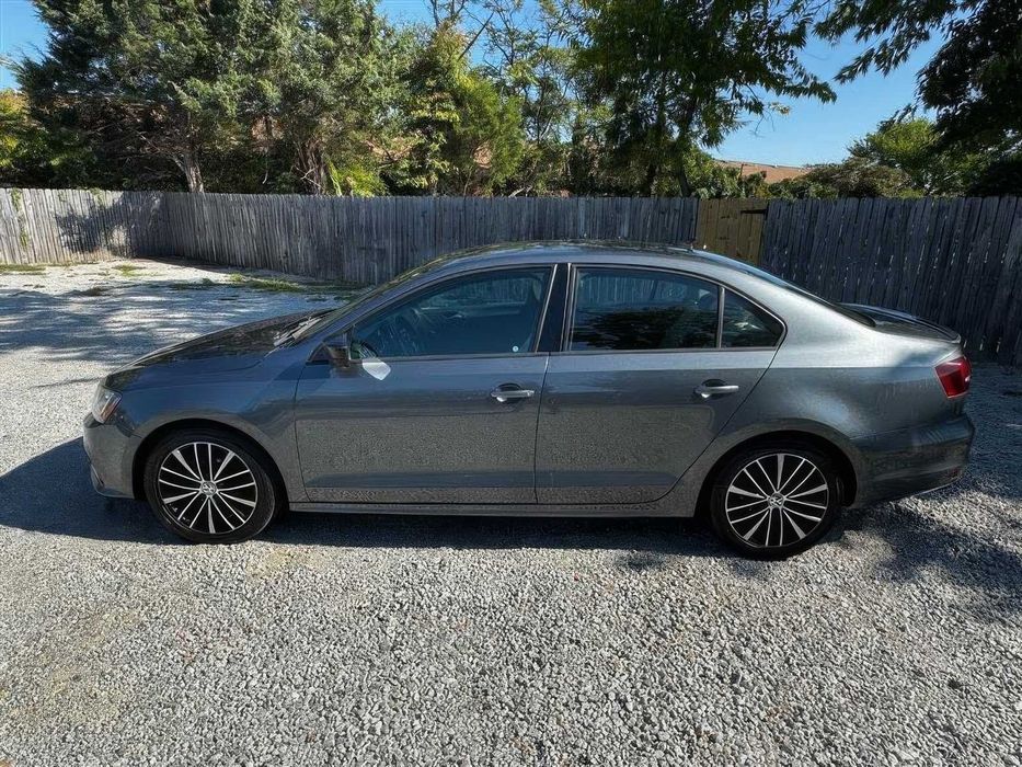 Volkswagen Jetta Sport      2016