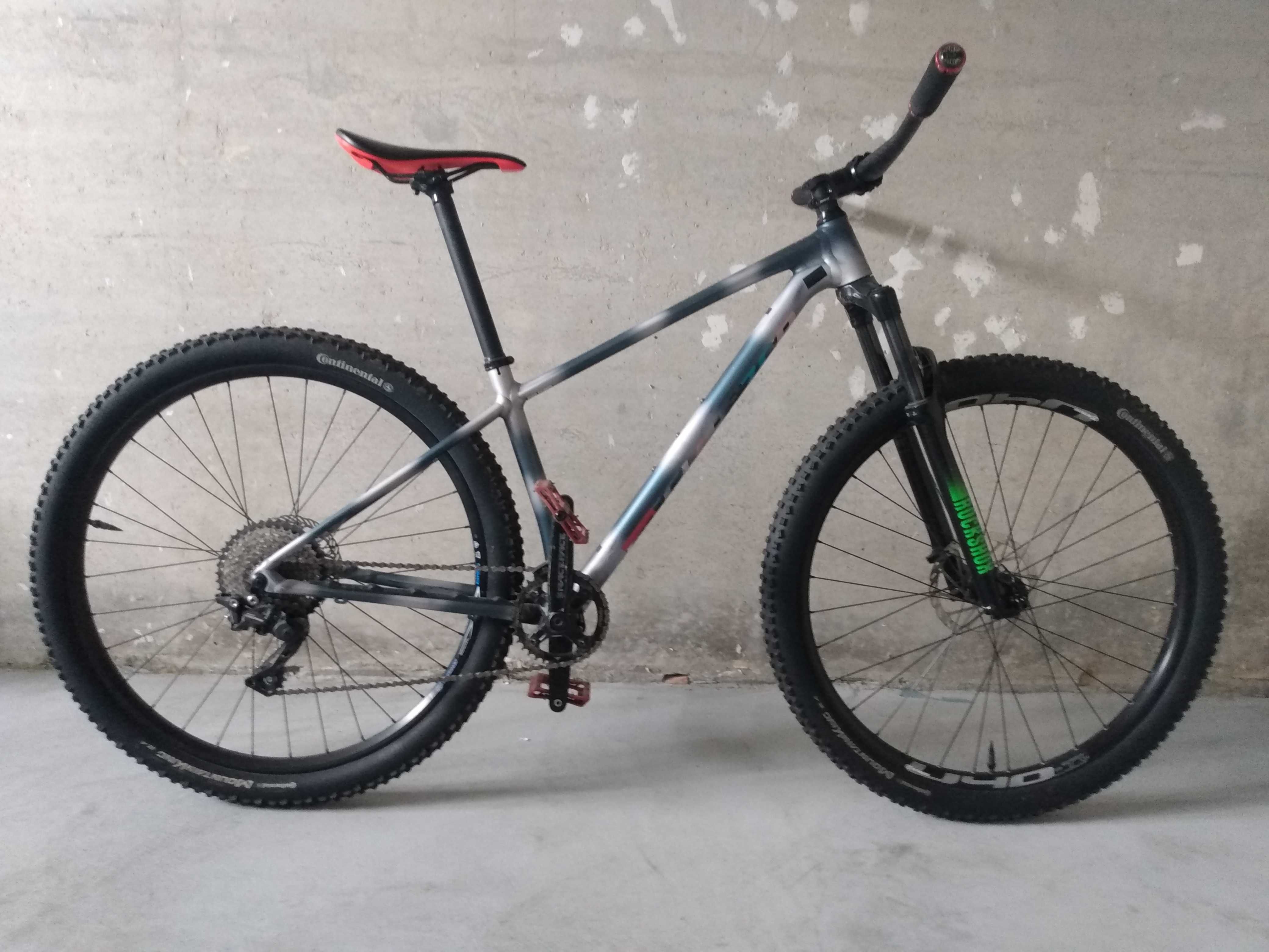 Продам раму Specialized Chisel 29" S + вилка Rock Shox Judi