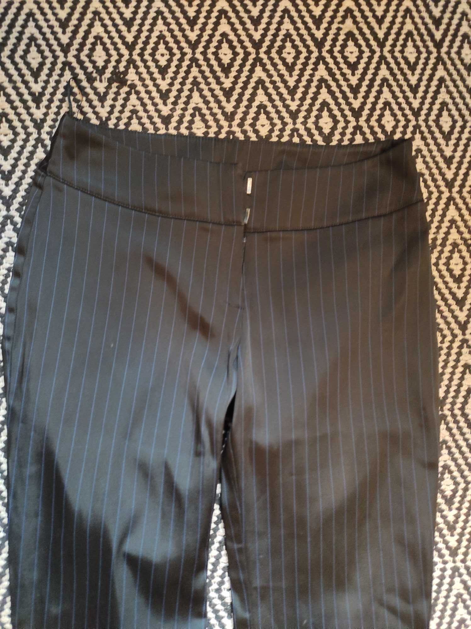 Spodnie w paski proste garniturowe czarne