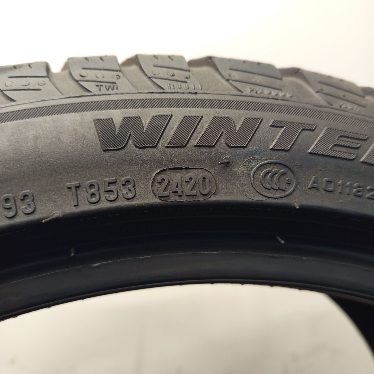 245/40R19 Pirelli Sottozero 3